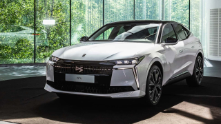 DS DS N&deg;4 E-Tense 215 Performance Line