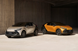TOYOTA C-HR 2.0 PHEV Lounge Hero