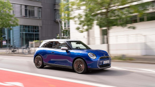MINI Mini All Electric Mini Cooper SE Blackyard