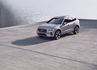 VOLVO XC60 T8 Plug-in hybrid AWD automatico Plus Dark
